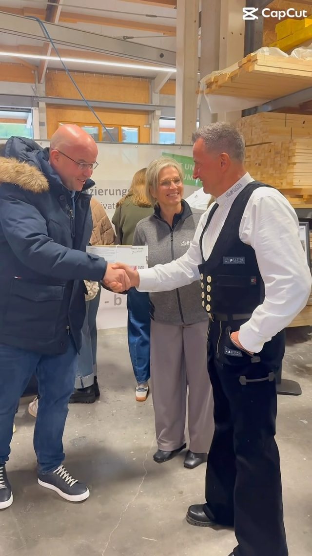🎉 25 Jahre Elztal Holzhaus – und wir feiern mit! 🏡🥳

Ein tolles Jubiläum, das gebührend gefeiert wird! 🎊

Mit einer spannenden Gewerbeschau, Tombola, unserem Gewinnspiel, einem tollen Kinderprogramm sowie leckerem Essen und Trinken ist für die ganze Familie etwas geboten! 🍀🎁🍔

📍 Heute und morgen in Schweighausen!

Wir freuen uns, als Geschäftspartner mit dabei zu sein, und gratulieren der Elztal Holzhaus GmbH herzlich zum 25-jährigen Jubiläum! 💙

Kommt vorbei – wir freuen uns auf euch! 🙌

#25Jahre #ElztalHolzhaus #Jubiläum #Schweighausen #Gewerbeschau FMBaden Gewinnspiel